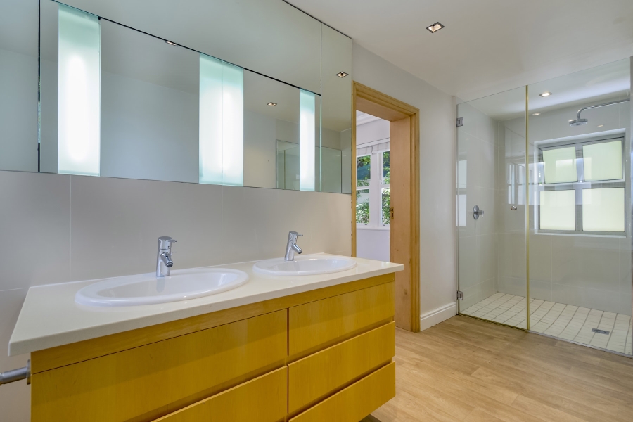 5 Bedroom Property for Sale in Constantia Western Cape